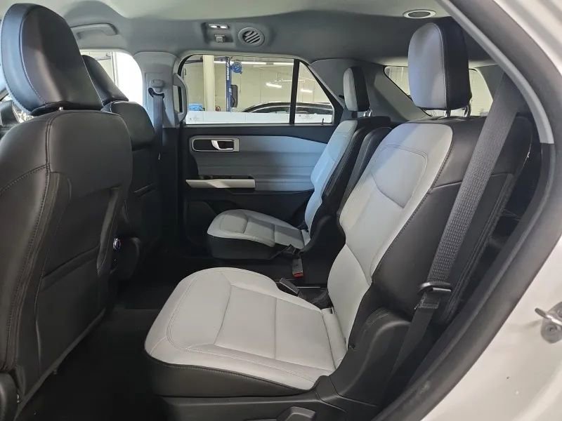 Used 2021 Ford Explorer XLT w/ Equipment Group 202A AWD/4WD image 14