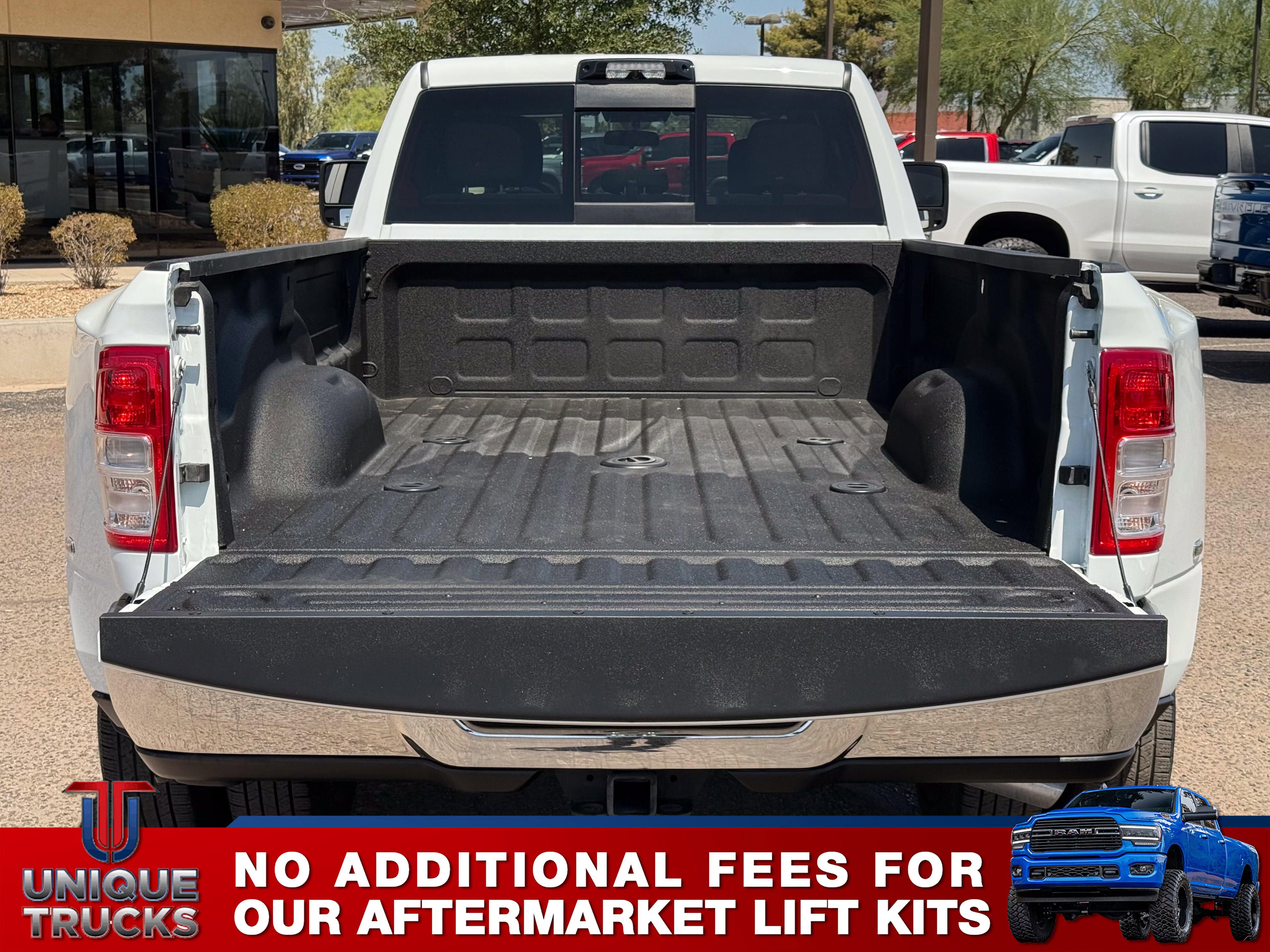 Used 2024 RAM 3500 Tradesman w/ Chrome Appearance Group AWD/4WD image 7