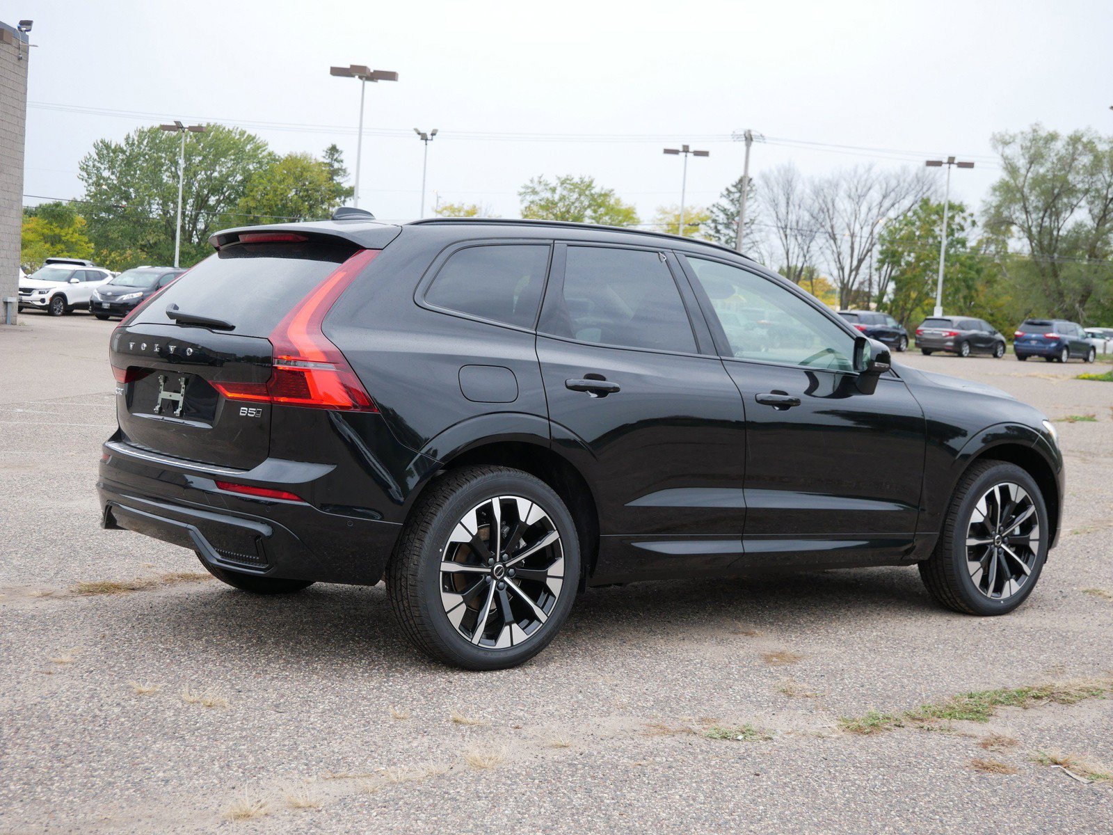 New 2027 Volvo XC60 B5 Plus AWD/4WD image 3