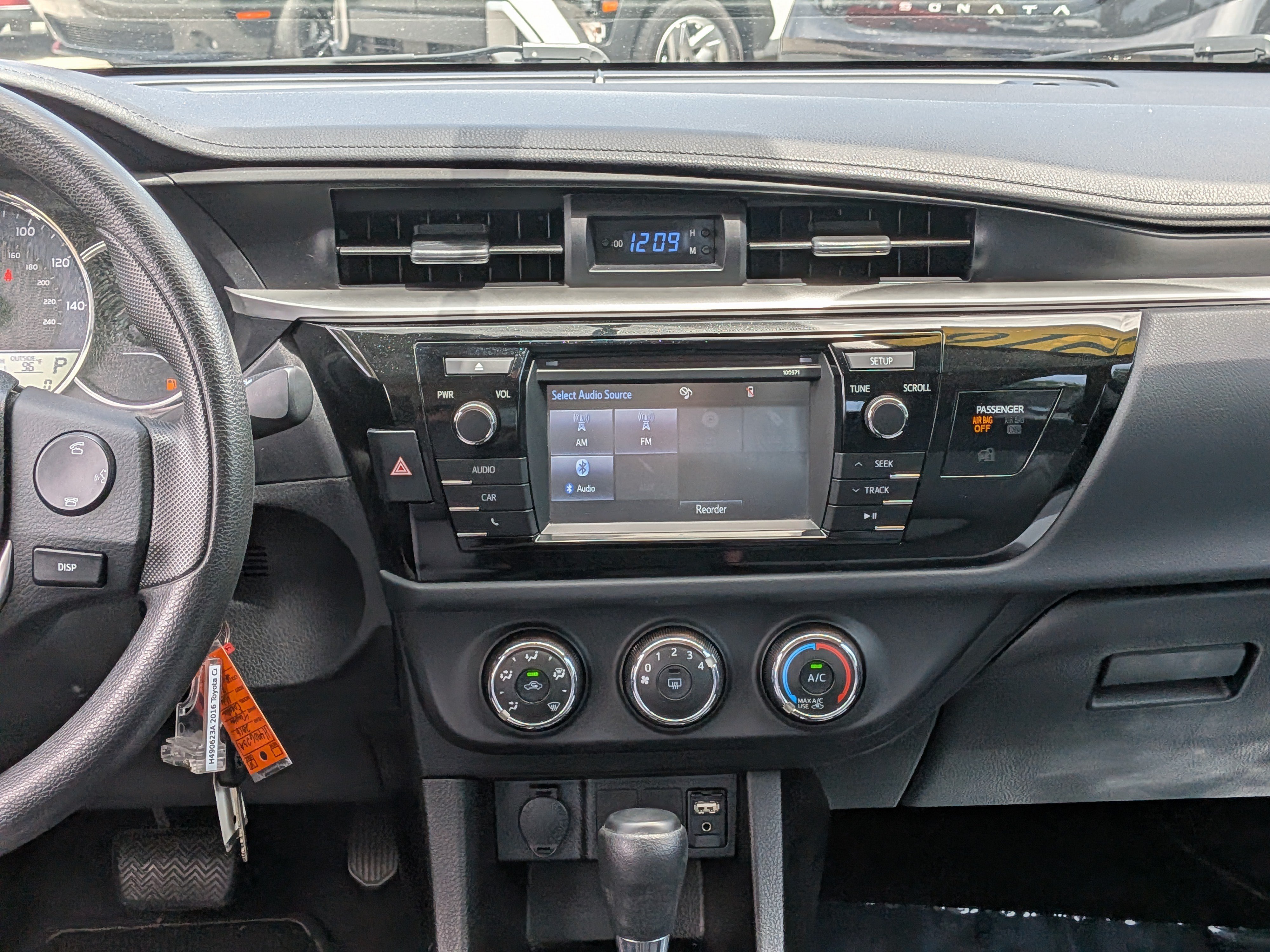 Used 2016 Toyota Corolla L FWD image 18