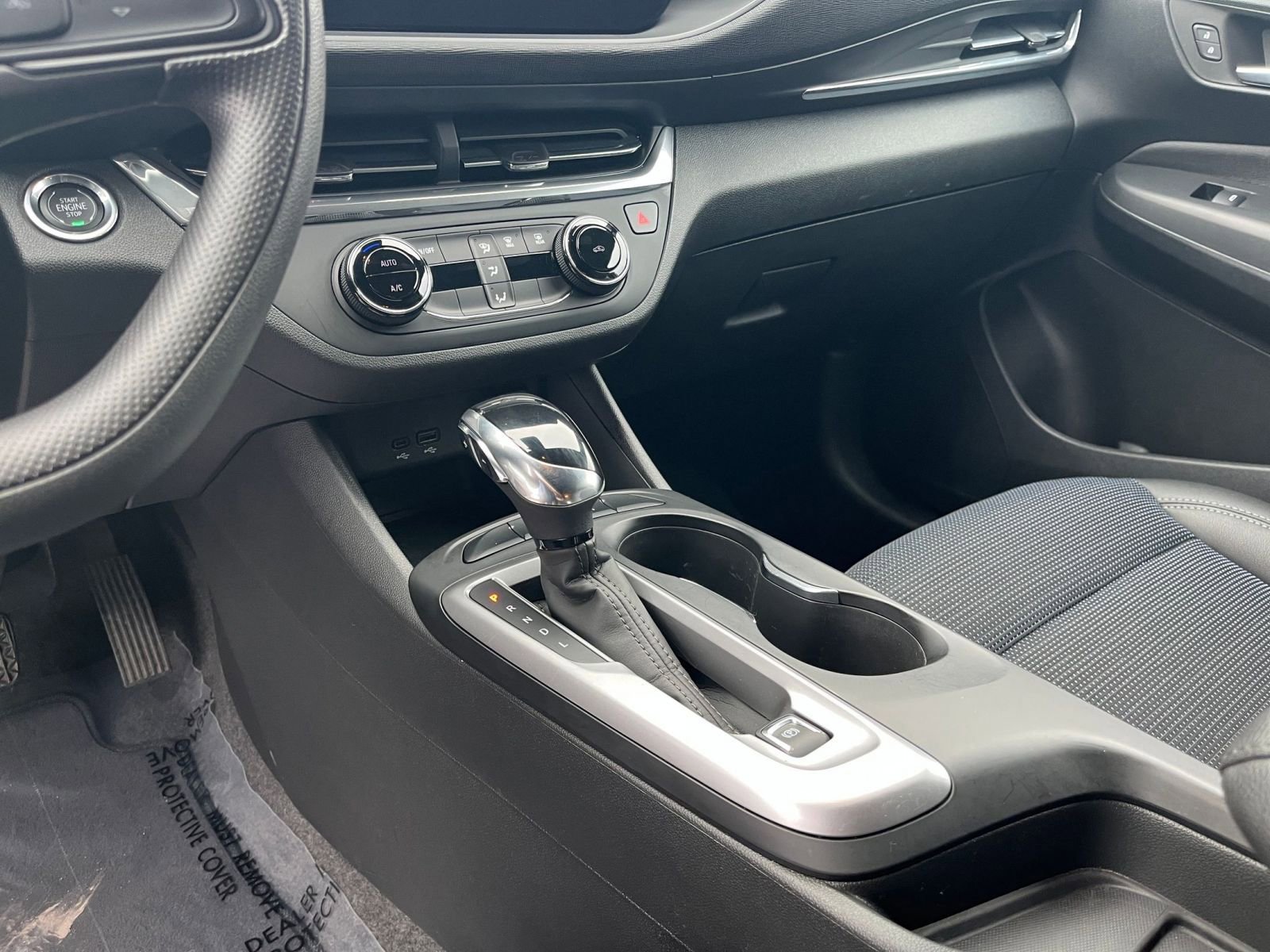 Used 2025 Buick Envista Preferred image 40