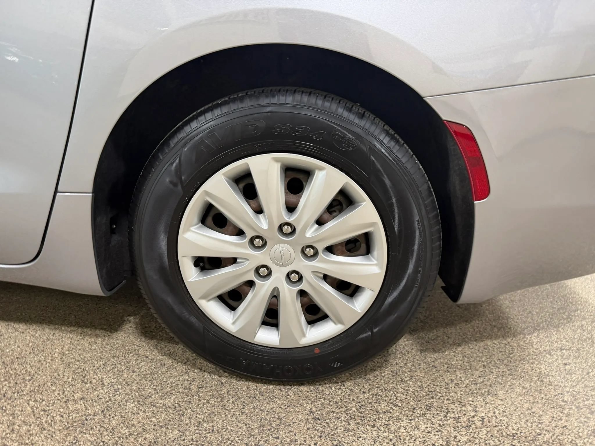 Used 2021 Chrysler Voyager L FWD image 60