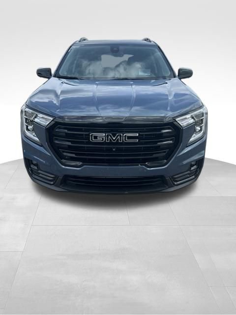 Used 2024 GMC Terrain SLT w/ Tech Package AWD/4WD image 3