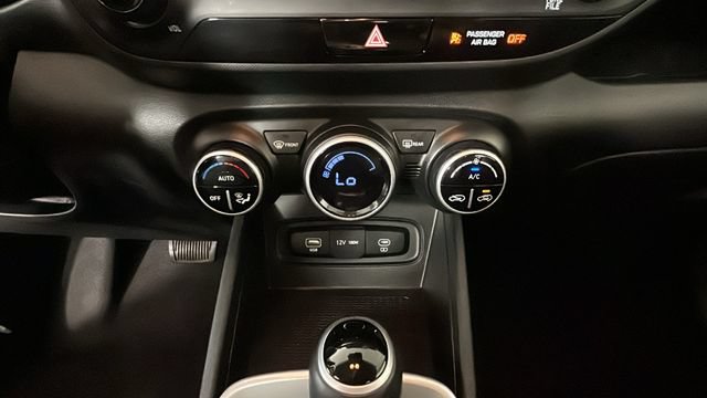 Certified 2023 Hyundai Venue SEL w/ Cargo Package FWD image 21