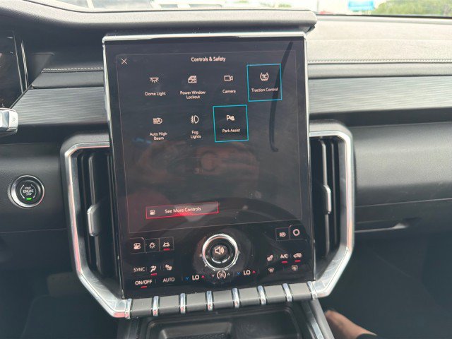 Used 2026 GMC Acadia Elevation w/ Elevation Premium Package FWD image 25