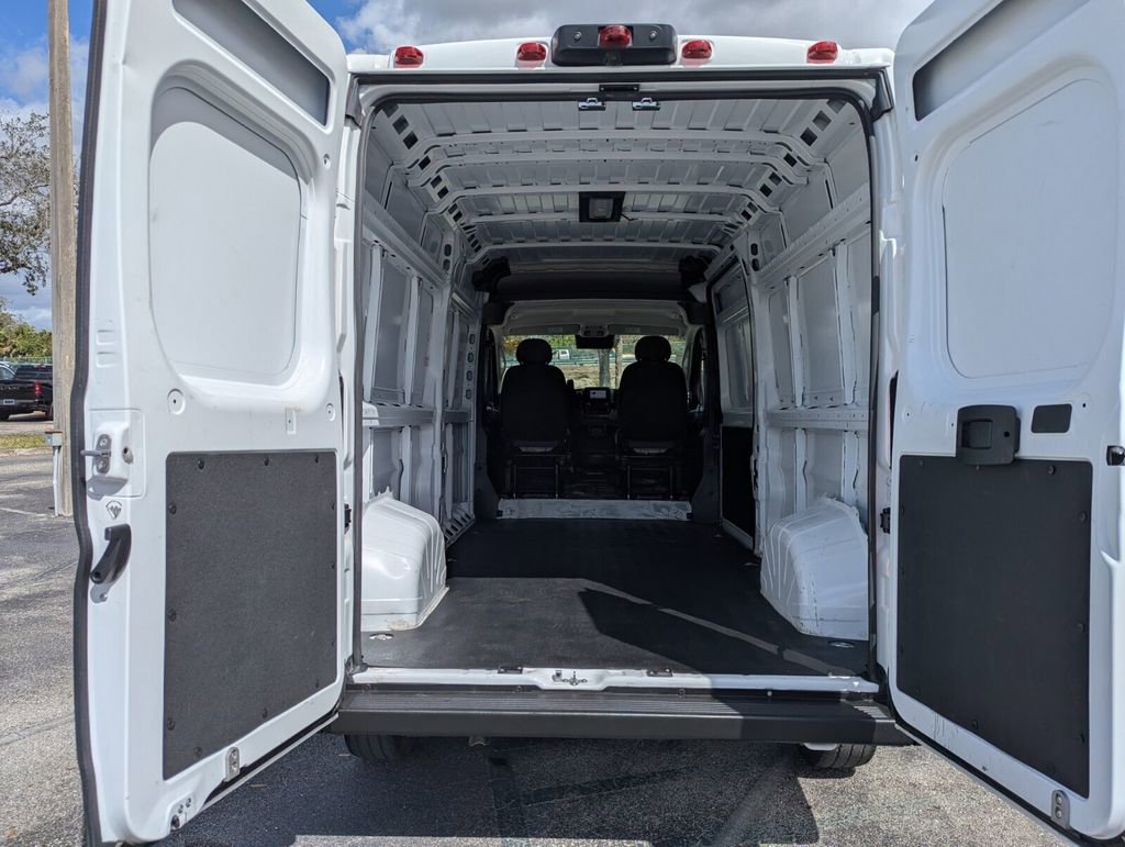 Used 2025 RAM ProMaster 2500 w/ Convenience Group image 25