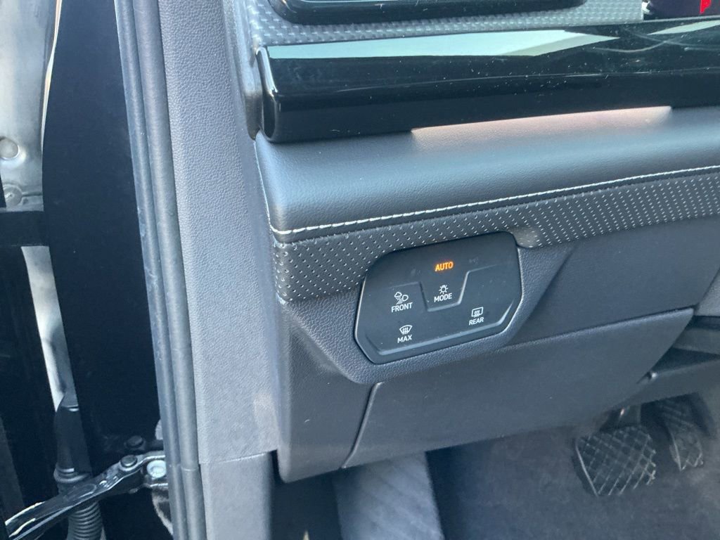 Used 2025 Volkswagen Atlas Cross Sport SEL AWD/4WD image 11