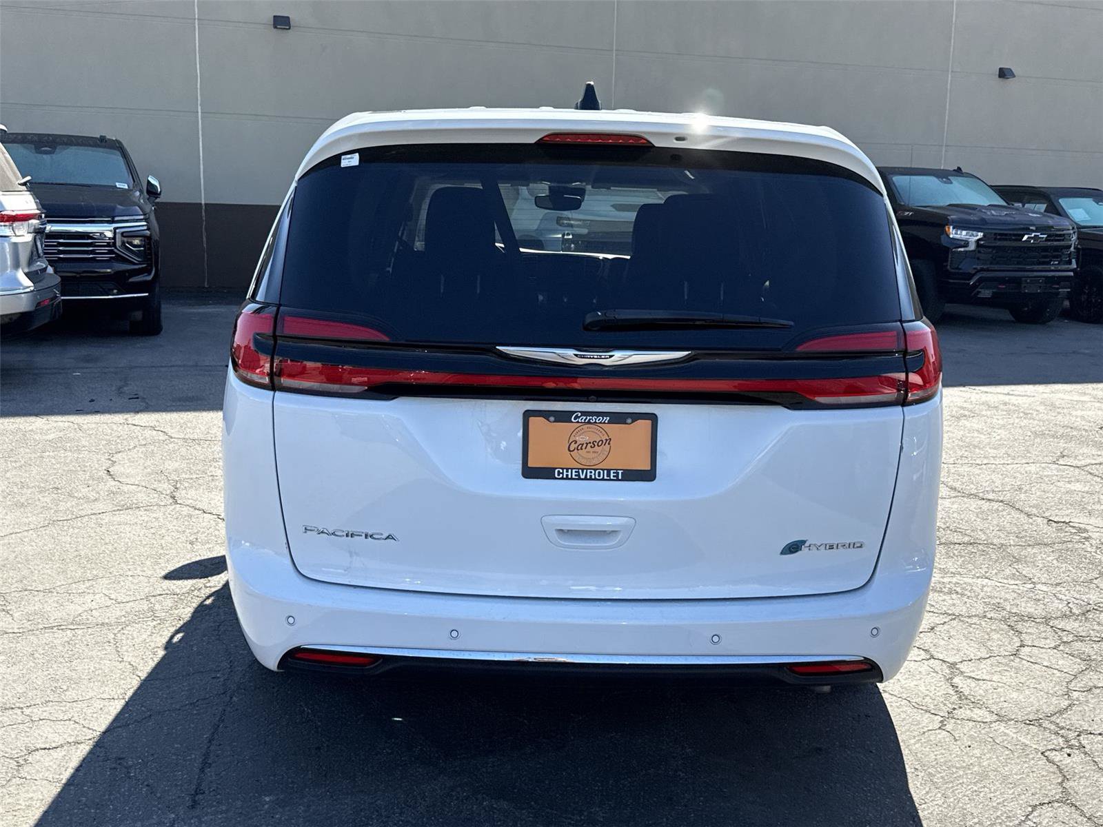 Used 2023 Chrysler Pacifica Touring-L FWD image 4