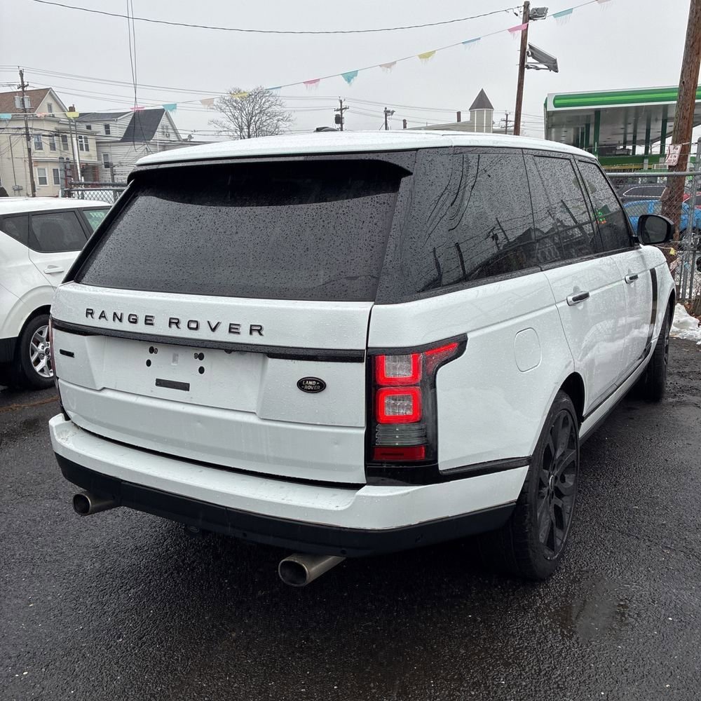 Used 2015 Land Rover Range Rover Supercharged image 3