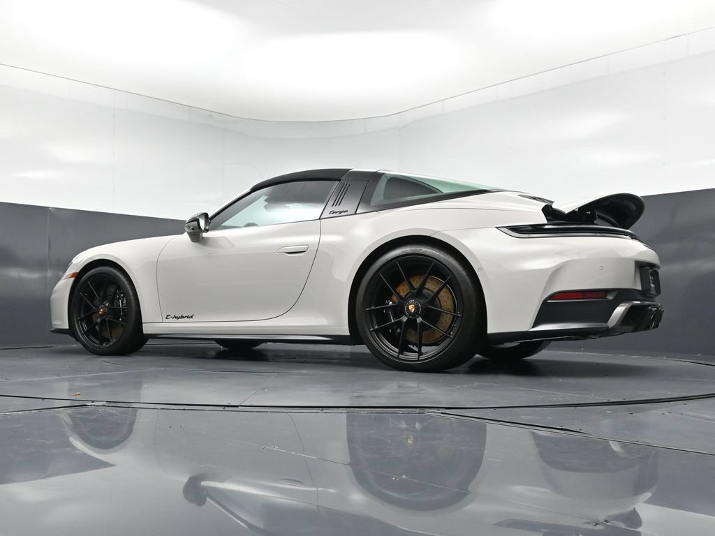 Certified 2026 Porsche 911 Targa 4 GTS AWD/4WD image 23