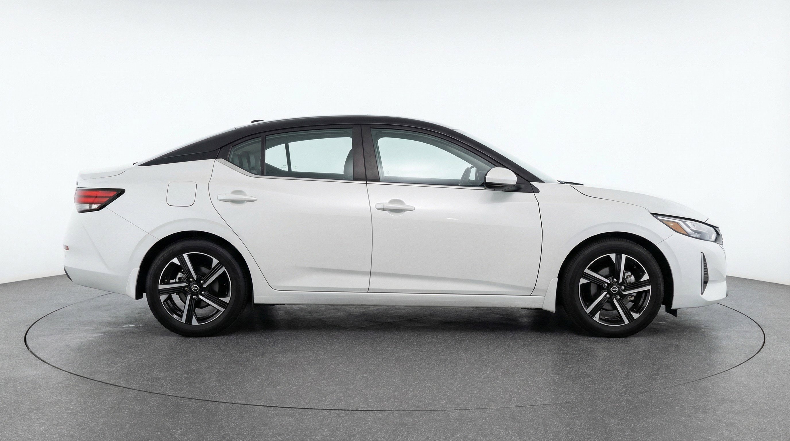 Used 2025 Nissan Sentra SV FWD image 11