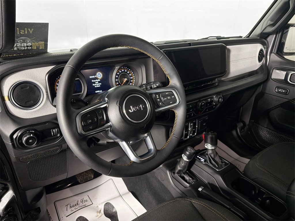 Used 2024 Jeep Wrangler Sahara image 9