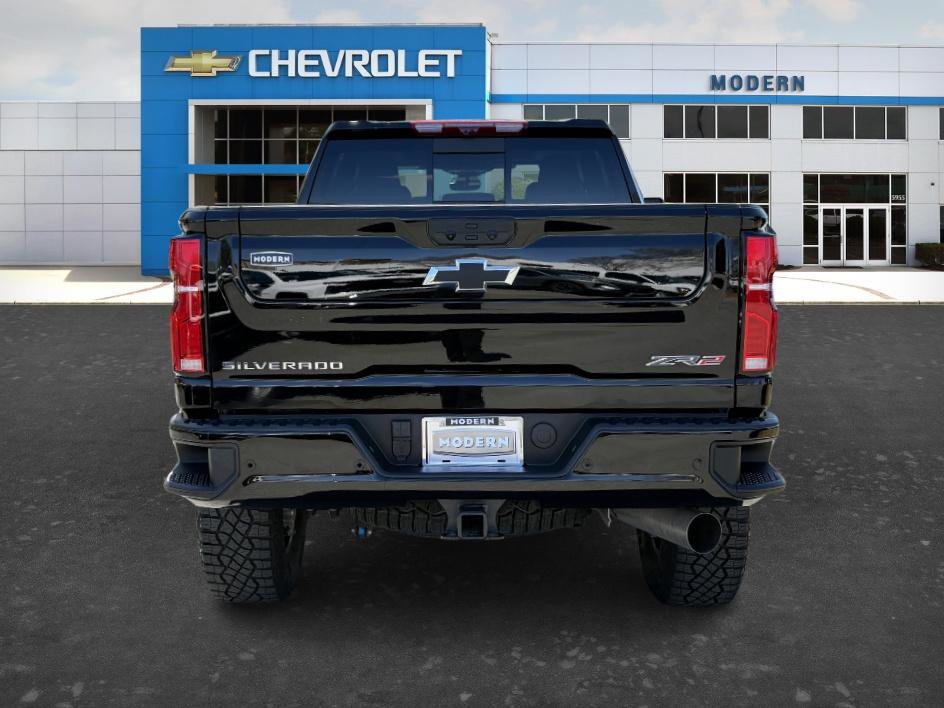 Used 2025 Chevrolet Silverado 2500 ZR2 w/ Technology Package image 4