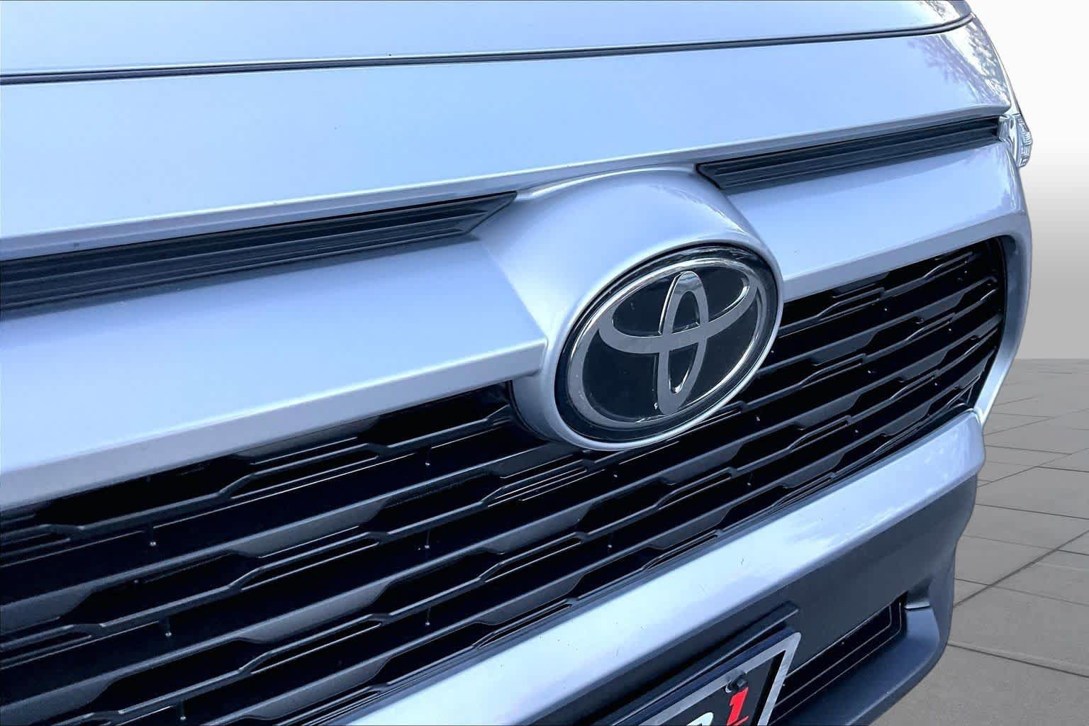 Certified 2019 Toyota RAV4 XLE w/ Convenience Package AWD/4WD image 29