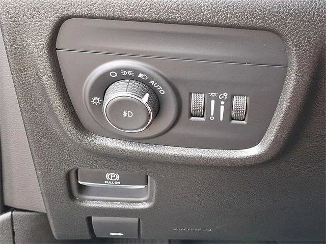 Certified 2025 Jeep Grand Cherokee Limited w/ Black Appearance Package image 24