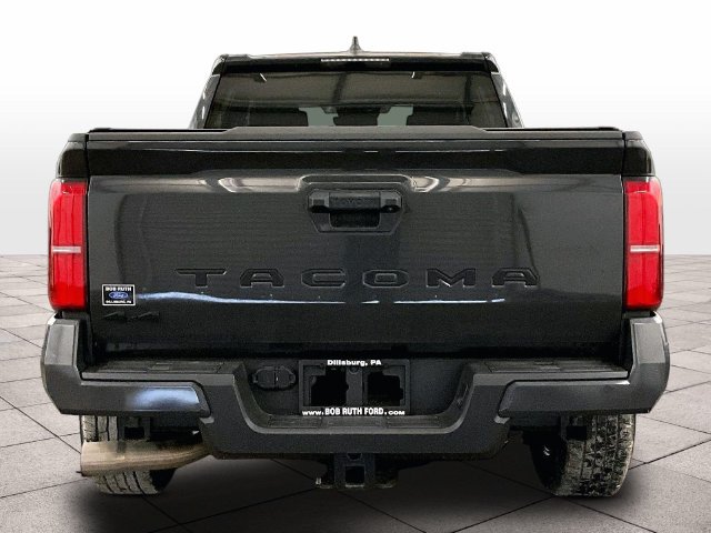 Used 2025 Toyota Tacoma TRD Sport AWD/4WD image 4