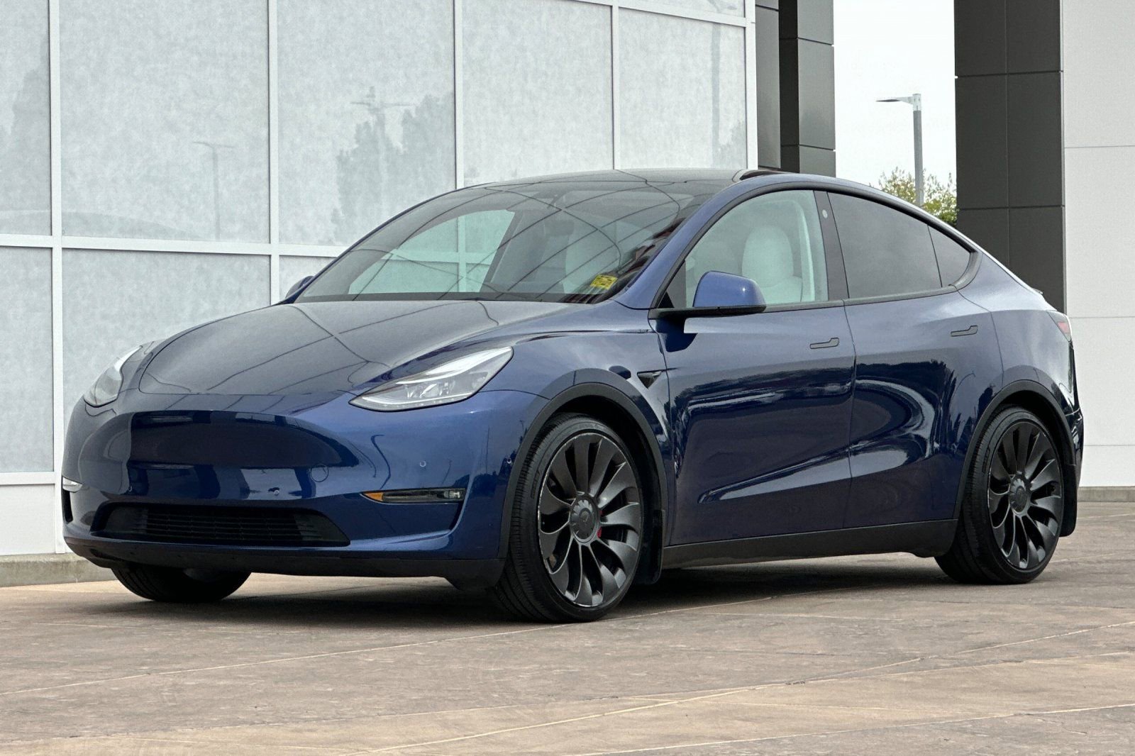 Used 2022 Tesla Model Y Performance image 8