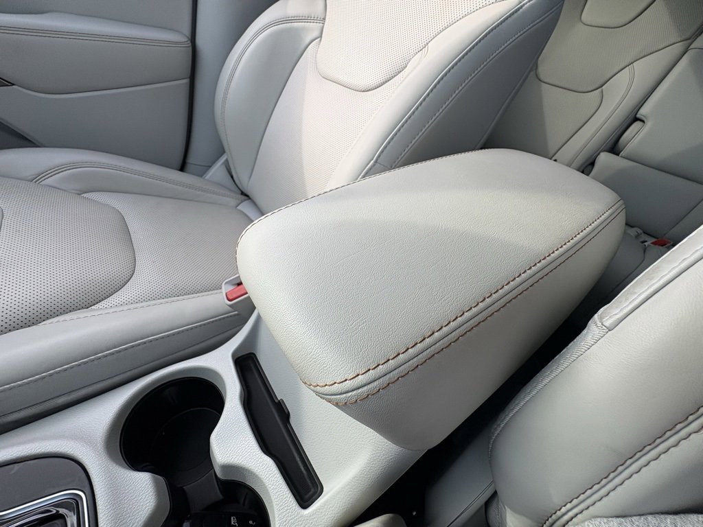 Used 2019 Jeep Cherokee Limited image 44