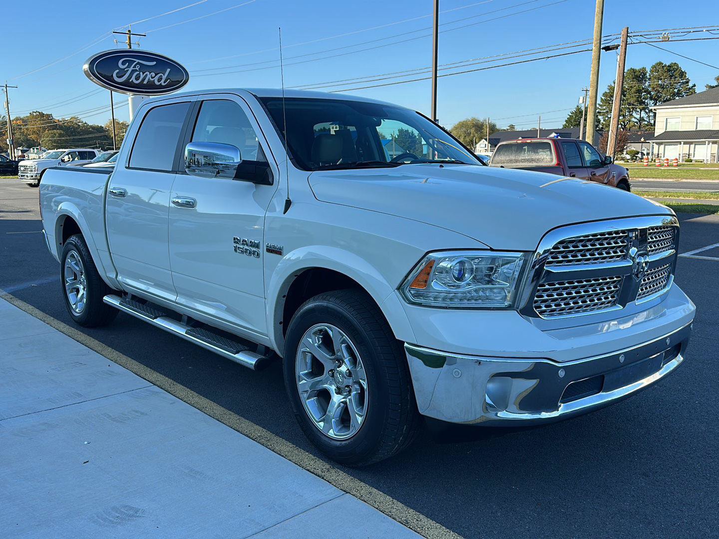 Used 2017 RAM 1500 Laramie w/ Convenience Group AWD/4WD image 3