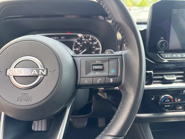 Used 2025 Nissan Pathfinder SV AWD/4WD image 13