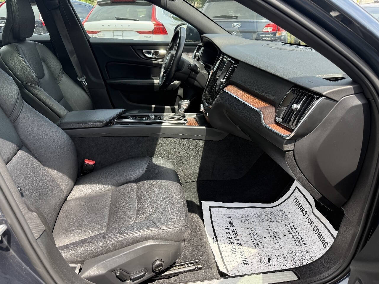 Used 2020 Volvo V60 T5 Momentum FWD image 18