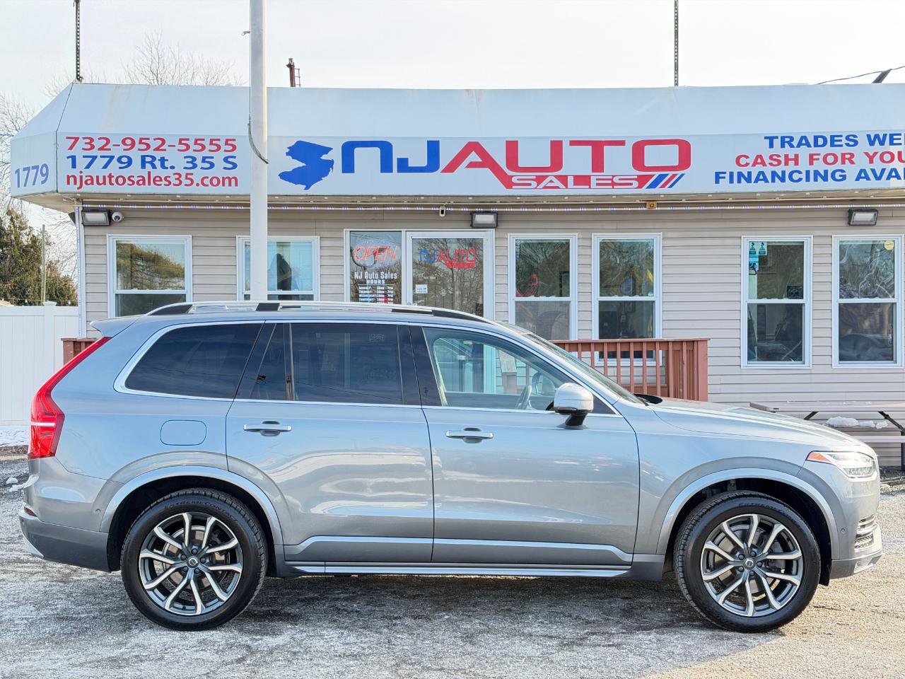 Used 2016 Volvo XC90 T6 Momentum w/ Momentum Plus Package AWD/4WD image 3
