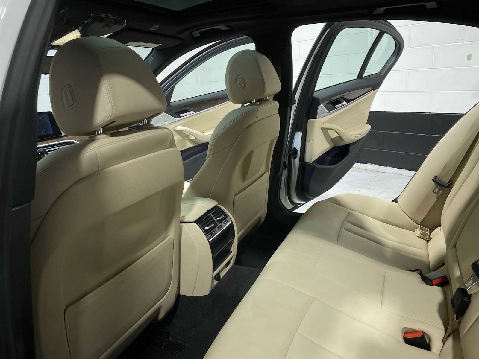 Used 2020 BMW 530i xDrive w/ Convenience Package image 12