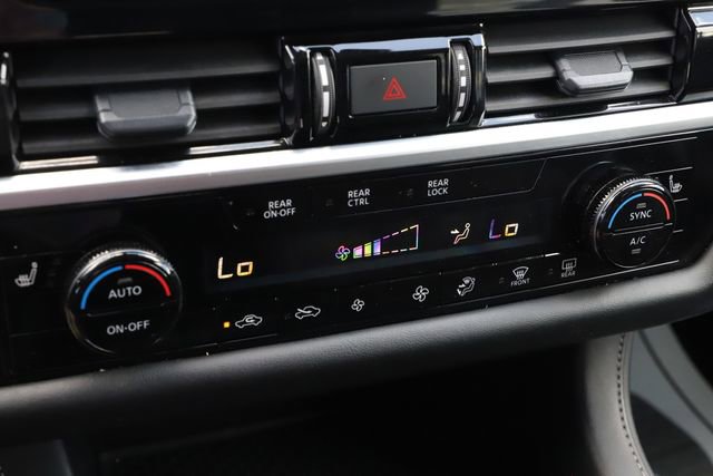 Used 2025 Nissan Pathfinder SV AWD/4WD image 30