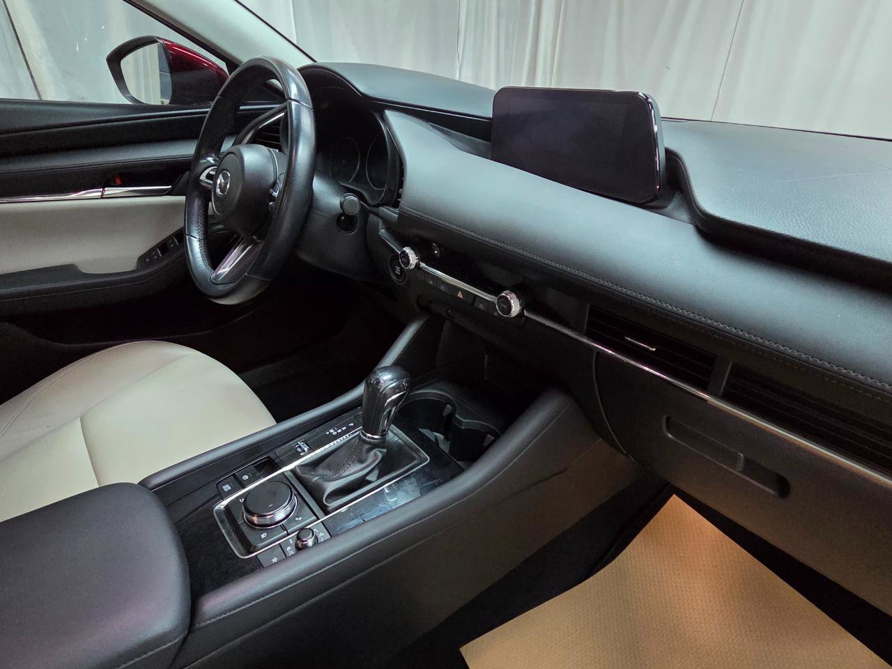 Used 2021 MAZDA MAZDA3 s FWD image 19