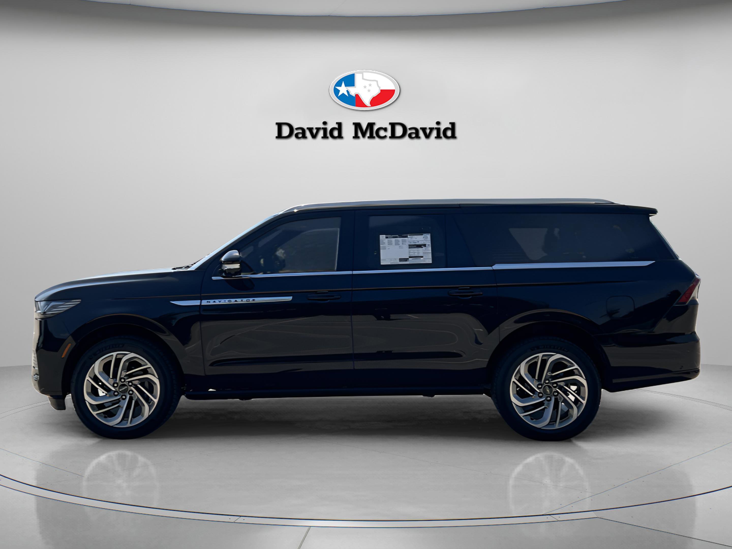 New 2025 Lincoln Navigator L Reserve AWD/4WD image 4