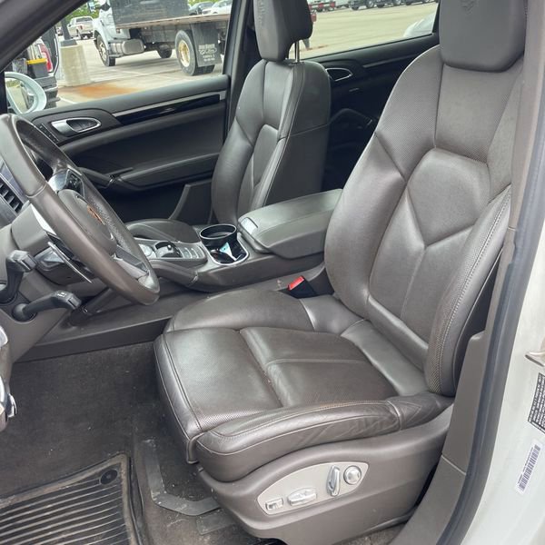 Used 2018 Porsche Cayenne Platinum Edition AWD/4WD image 3