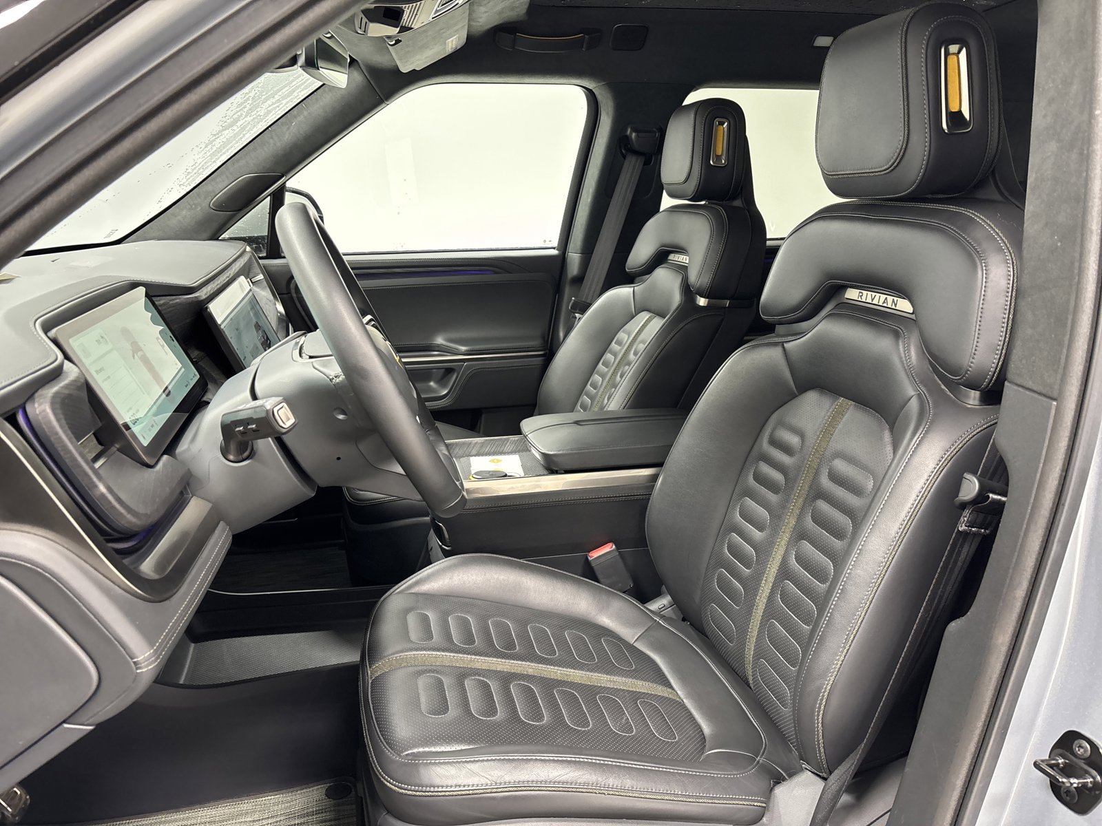 Used 2023 Rivian R1T Adventure image 20