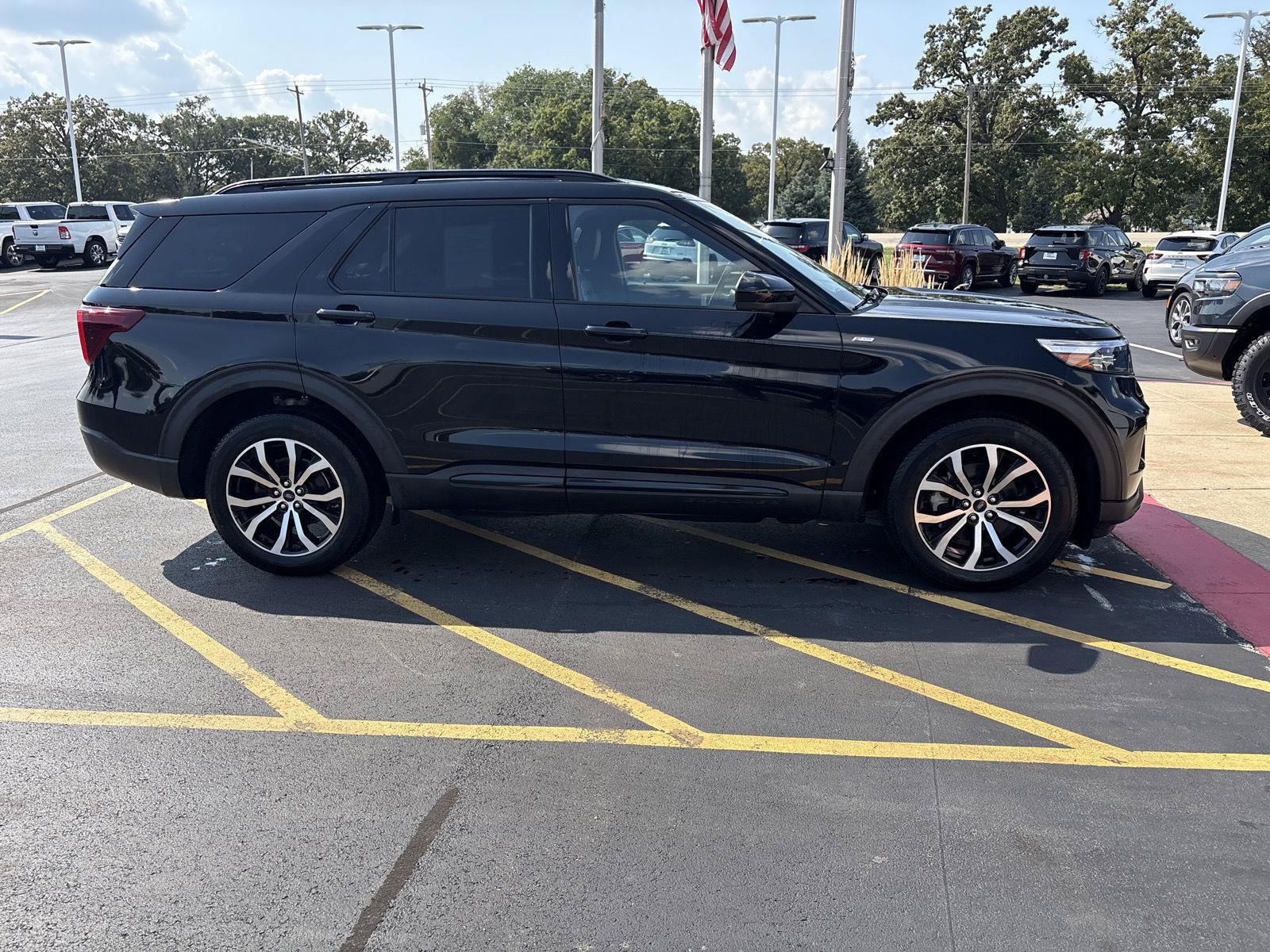Used 2023 Ford Explorer ST-Line AWD/4WD image 4