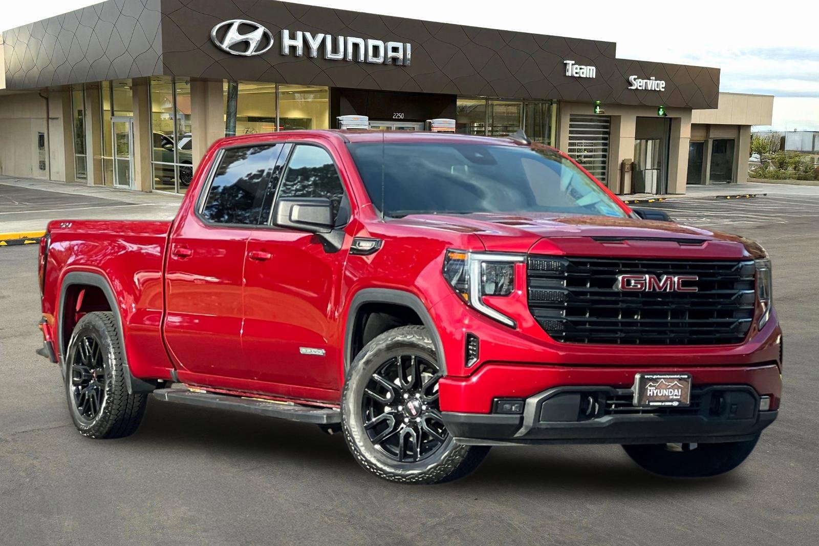 Used 2022 GMC Sierra 1500 Elevation image 2