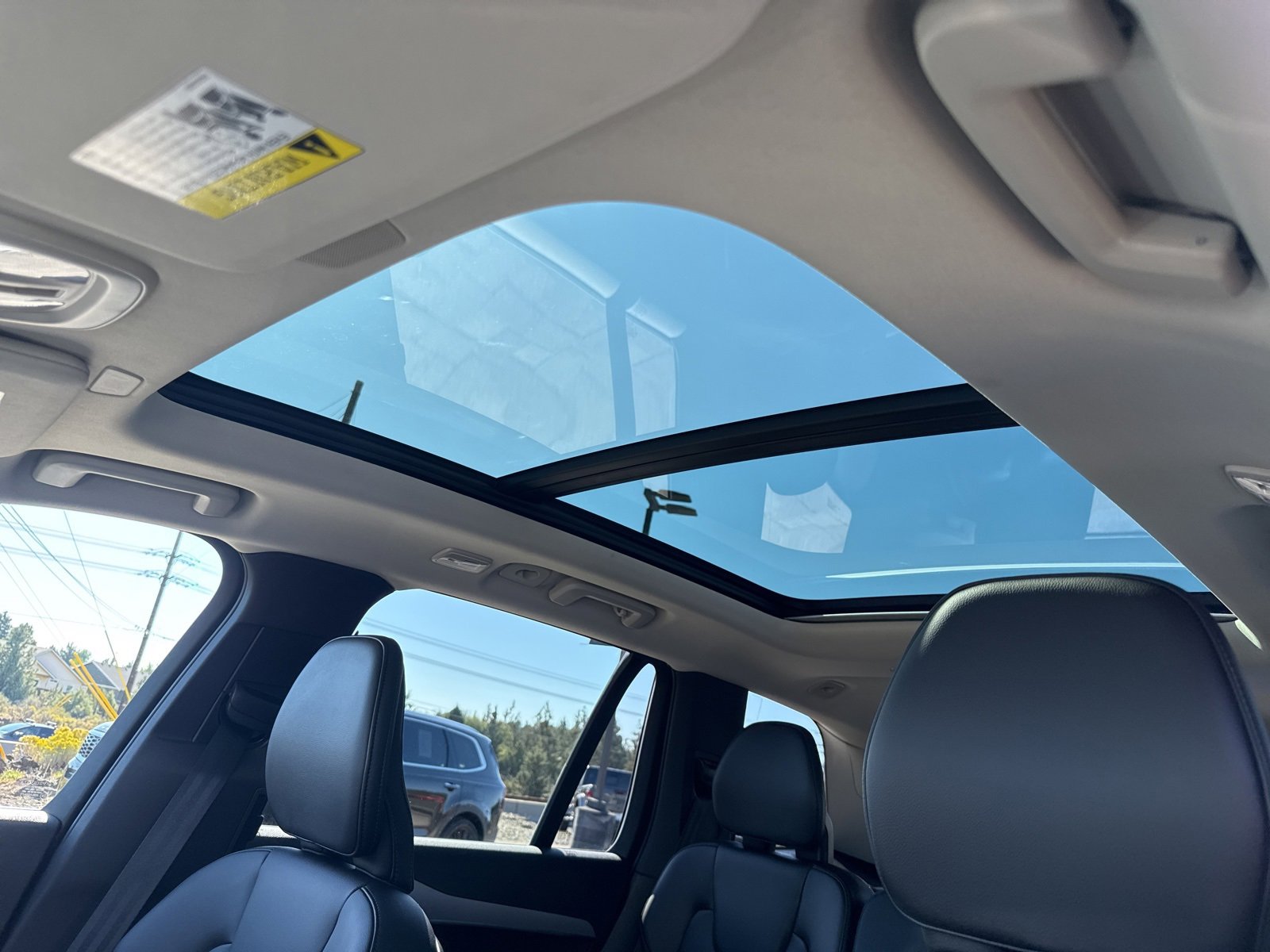 Used 2025 Volvo XC90 B5 Core image 29