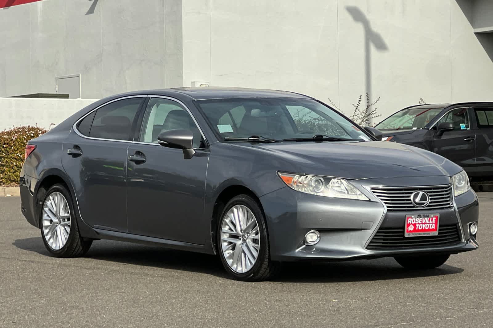 Used 2014 Lexus ES 350 w/ Luxury Package FWD image 5