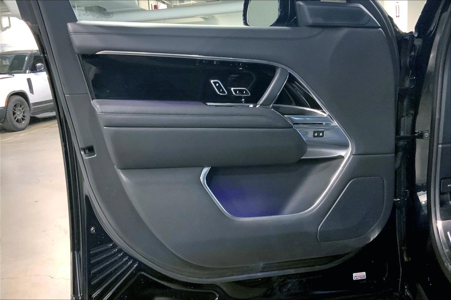 Used 2023 Land Rover Range Rover Long Wheelbase SE image 21