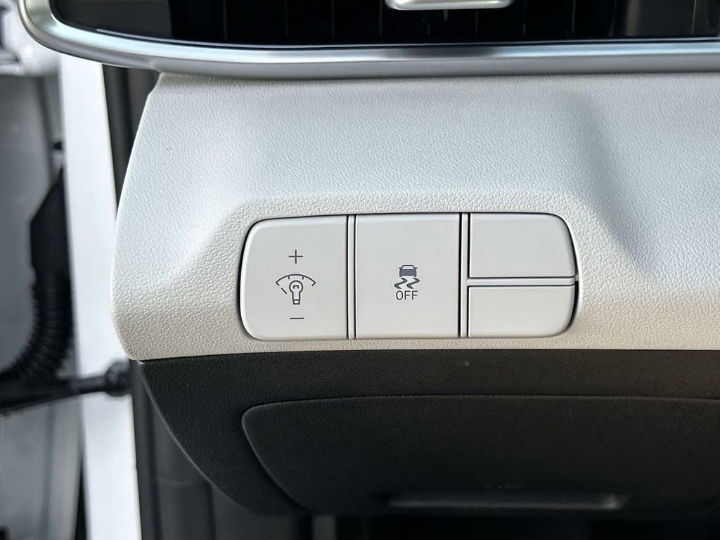 New 2026 Hyundai Elantra Limited image 27