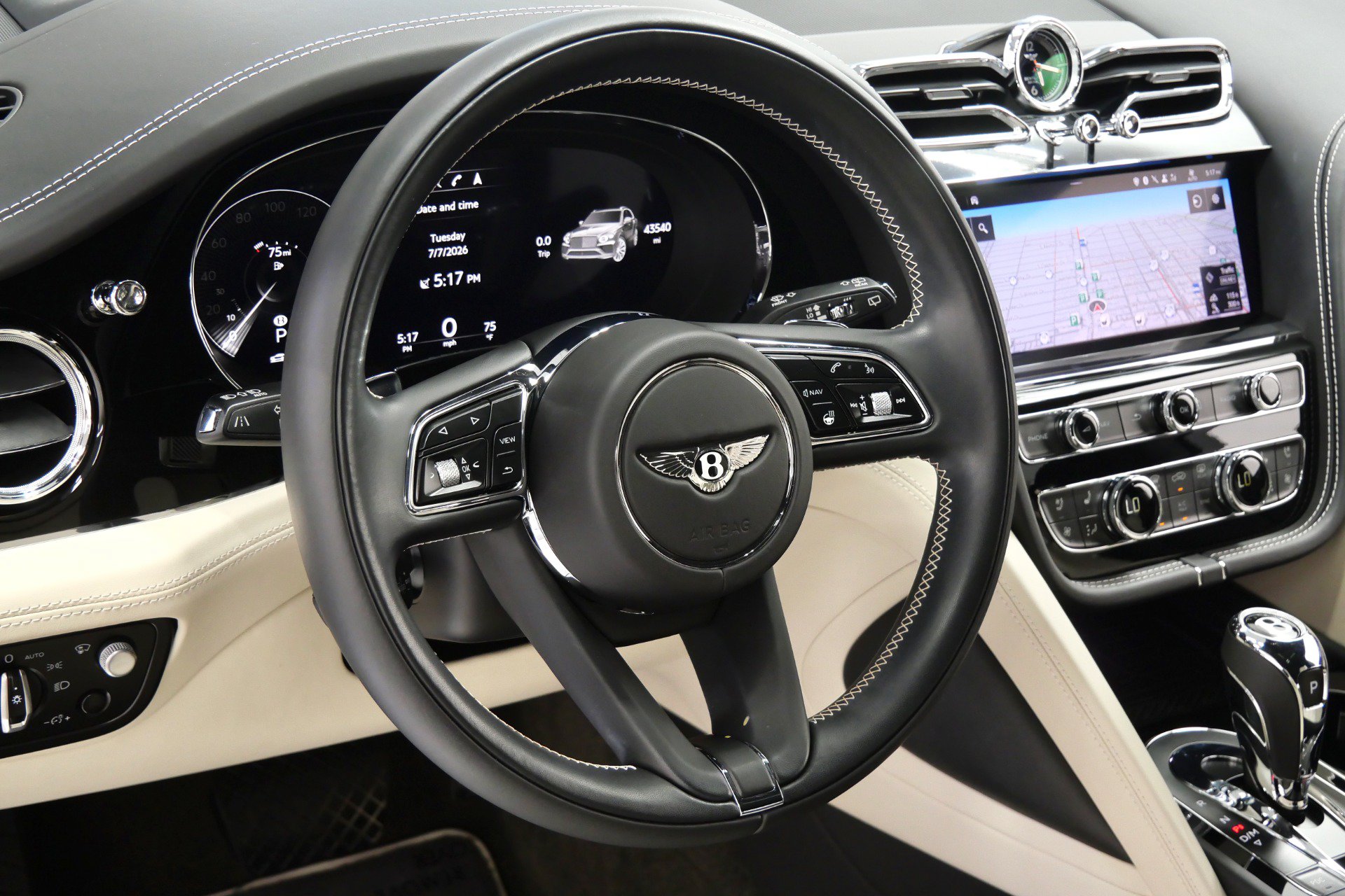 Used 2023 Bentley Bentayga AWD/4WD image 15