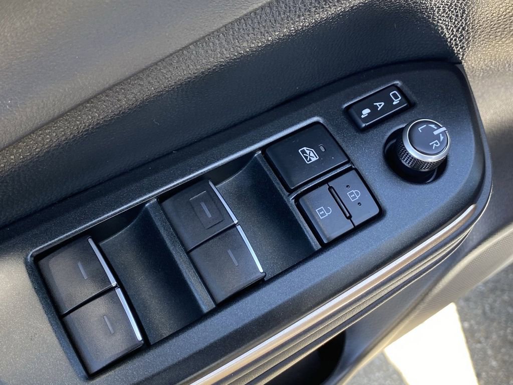 Certified 2023 Toyota Crown XLE image 24