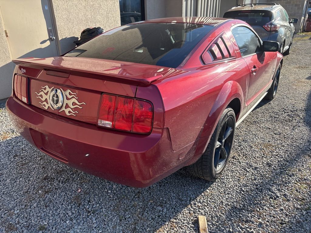 Used 2007 Ford Mustang Deluxe image 4