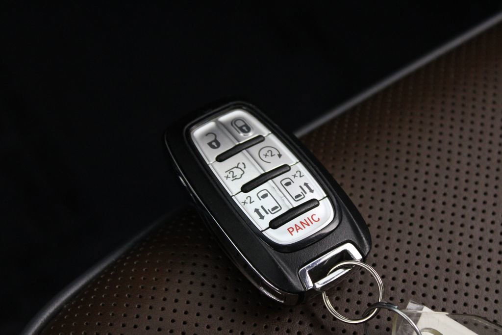 Used 2017 Chrysler Pacifica Limited w/ UConnect Theater Package image 30