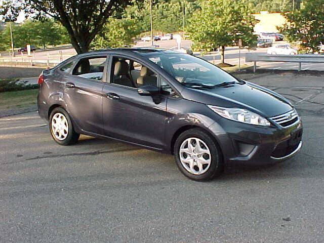 Used 2013 Ford Fiesta SE w/ Super Fuel Economy Pkg FWD image 14