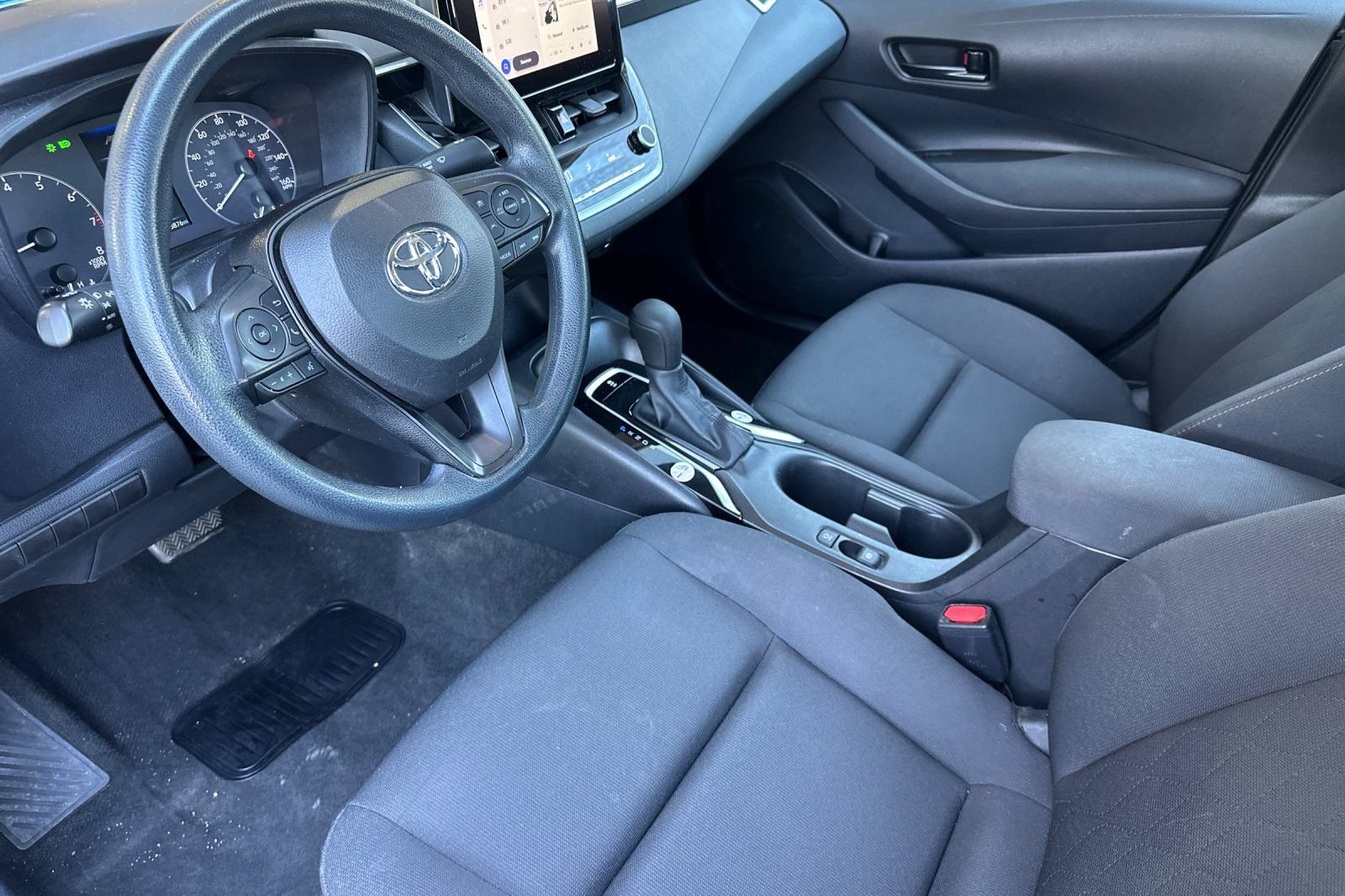 Used 2024 Toyota Corolla LE FWD image 9
