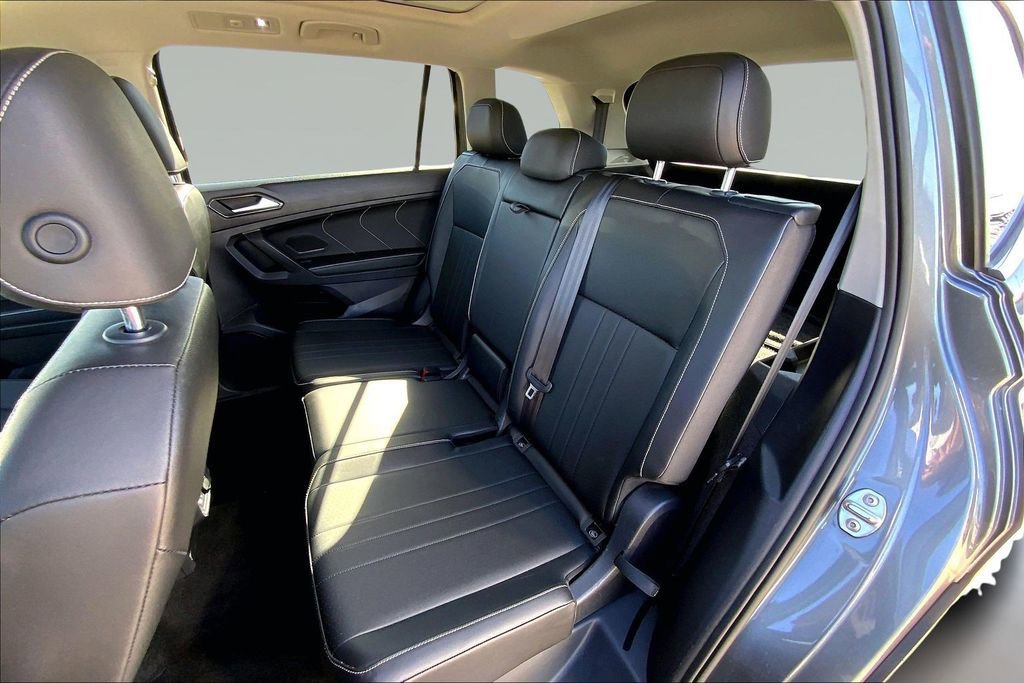Used 2022 Volkswagen Tiguan SE w/ Panoramic Sunroof Package image 23