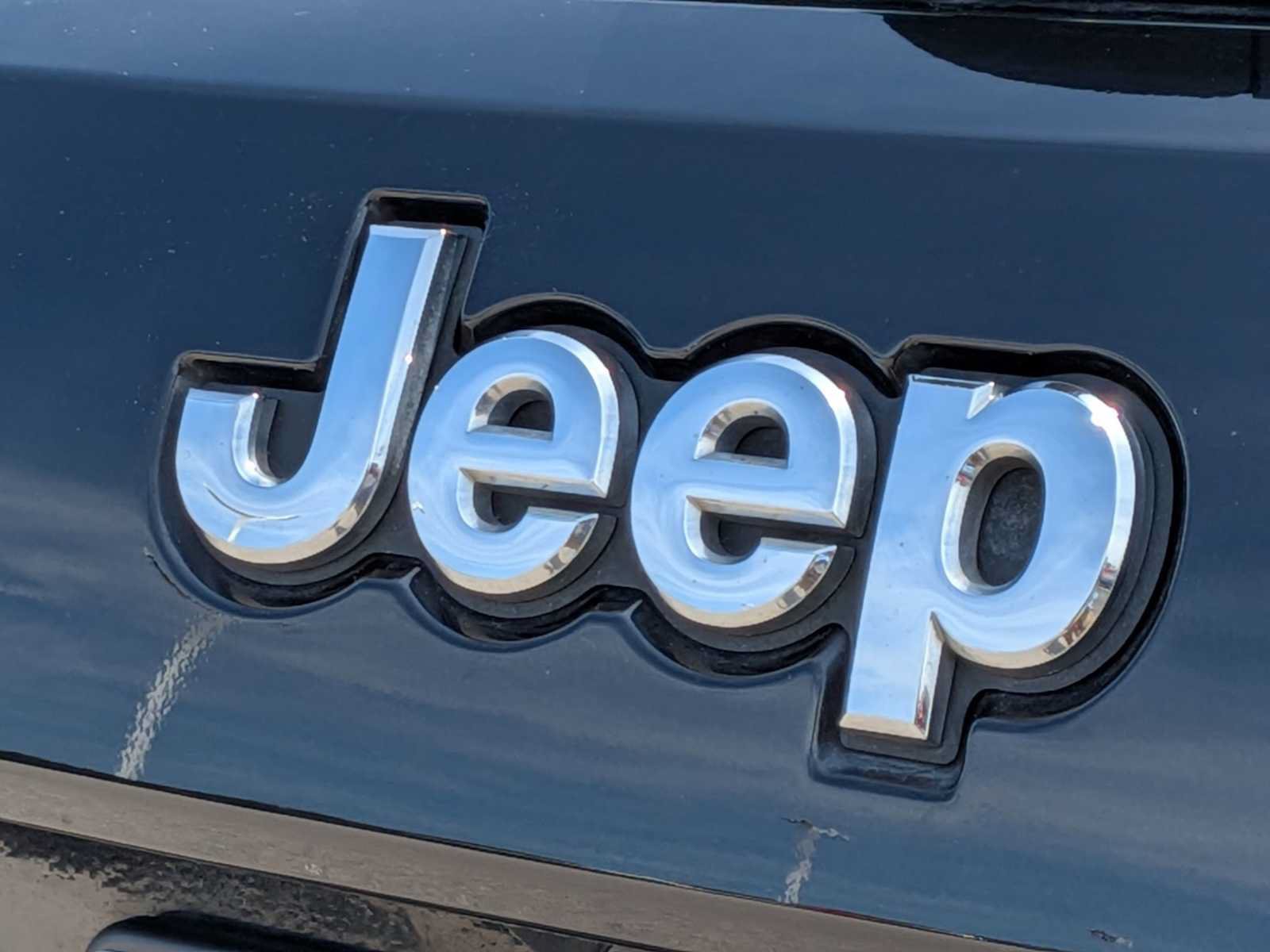 Used 2019 Jeep Grand Cherokee Overland AWD/4WD image 12
