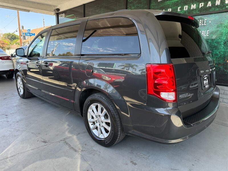 Used 2012 Dodge Grand Caravan R/T w/ Safety Sphere Group FWD image 4