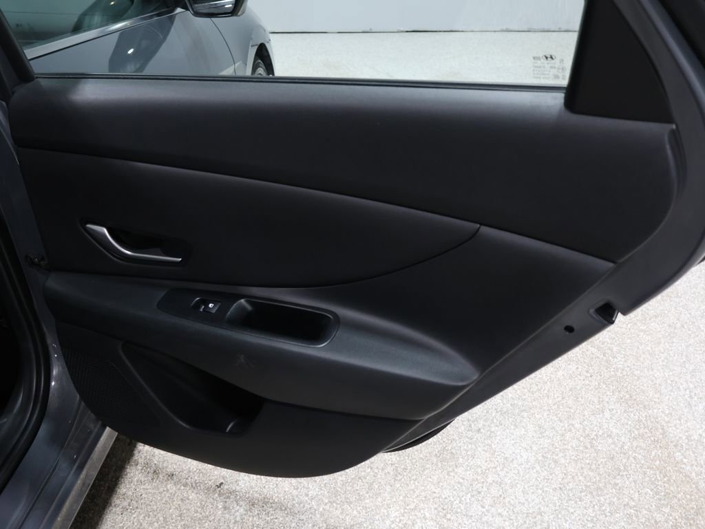 Used 2024 Hyundai Elantra Limited image 23