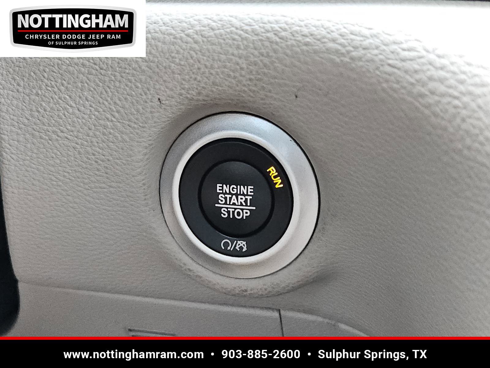 Used 2023 Chrysler Pacifica Touring-L image 15