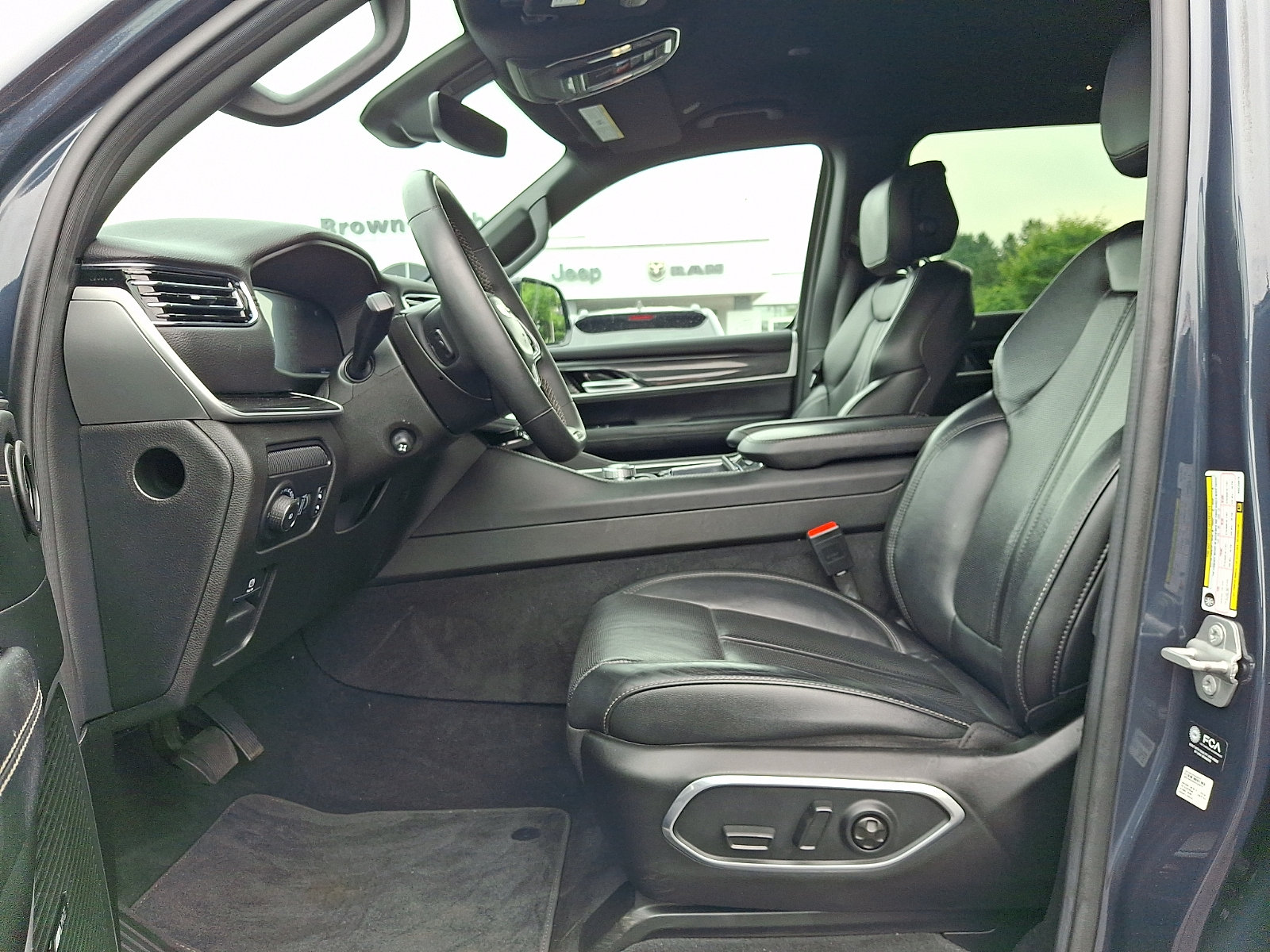 Certified 2022 Jeep Wagoneer Series I AWD/4WD image 14